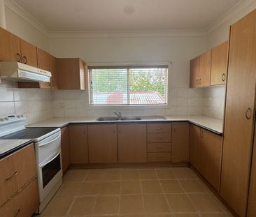 Spacious Family Living in a Quiet Fairfield Pocket - Photo 4