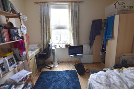 2 Bedroom Mid Terraced House - Photo 5