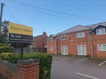 Grayton Court, Hursley Road - Photo 3