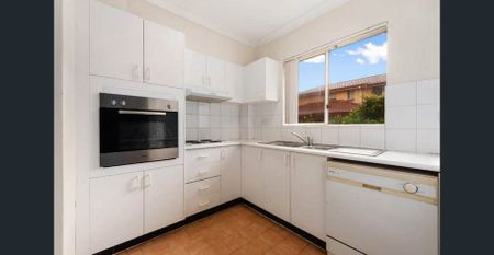 3 Bedroom Unit in Handy Location!! - Photo 3