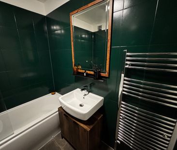 1 Bed Flat, Hervey Road, SE3 - Photo 2