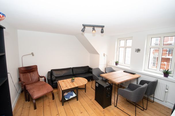 Lys lejlighed med moderne køkken og hyggelig gårdhave - Photo 1