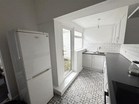 2 bedroom terraced house to rent - Photo 4