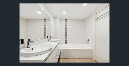 Stylish Apartment in Prime Lifestyle Location - Photo 4