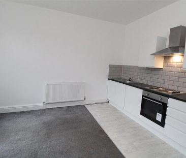2 bedroom ground floor flat to rent - Photo 4