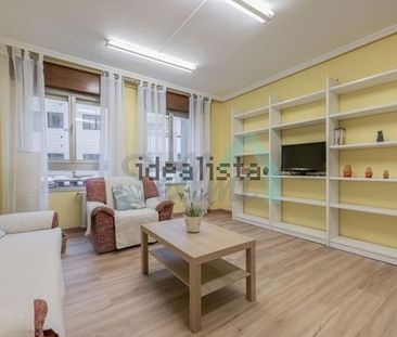 Alquiler de piso en Calle Campoamor - Photo 1