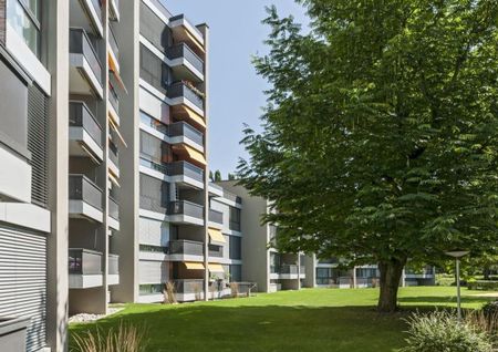 Modern apartment in well-maintained condominium - Photo 2