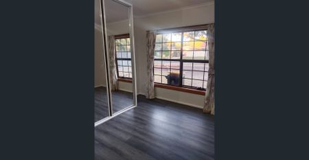 Spacious 3-Bedroom Home with Ample Parking – Available Now! - Photo 5