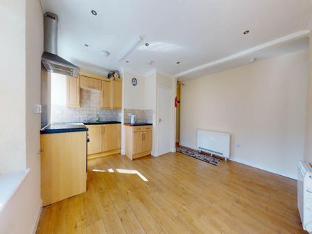 3 bedroom flat to rent - Photo 5