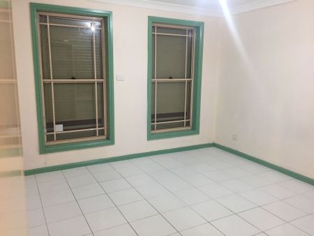 3 BEDROOM TOWNHOUSE IN CANLEY VALE - Photo 2