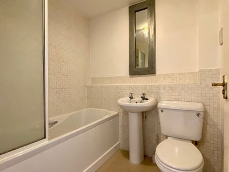 Massingham Park, Taunton, TA2 - Photo 4