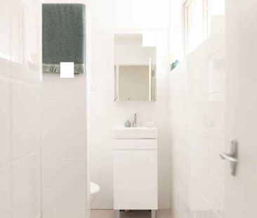 Stylish One-Bedroom Apartment in the Heart of Marrickville - Photo 2