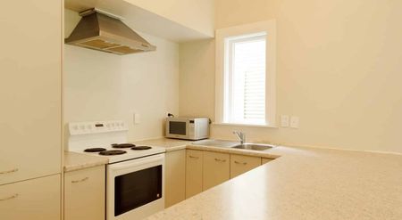 Super spacious downstairs 5-bedroom flat - Photo 5