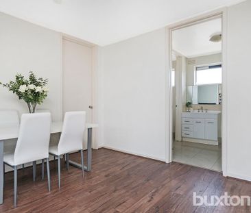 LIFESTYLE LOCATION! - Photo 3