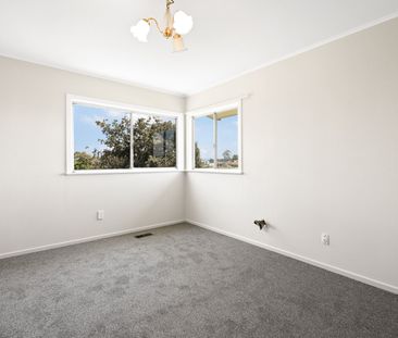 Perfectly positioned in the heart of Horotiu, this generous 5 bedro... - Photo 4