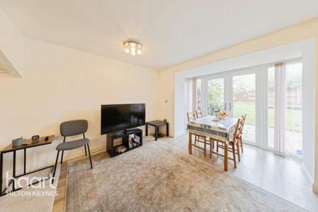 4 bedroom semi-detached house to rent - Photo 3