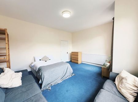 Room in a Shared House, Boundaries Road, SW12 - Photo 2