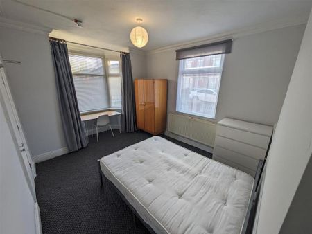 5 bedroom private hall to rent - Photo 3