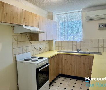Cozy 2 bedroom unit in prime location - Photo 3