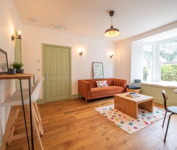 Modern Ensuite in Sociable Kingswood Home - Photo 1