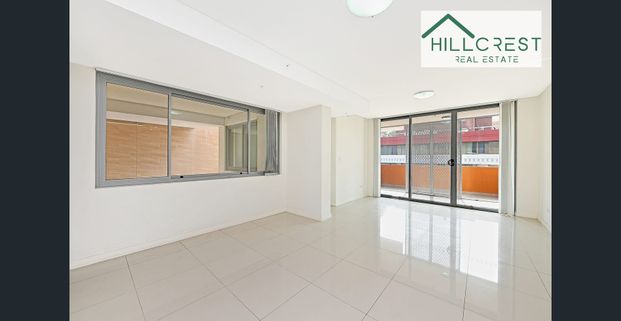 OUTSTANDING THREE BEDROOM APARTMENT WITH CBD LIVING - Photo 1