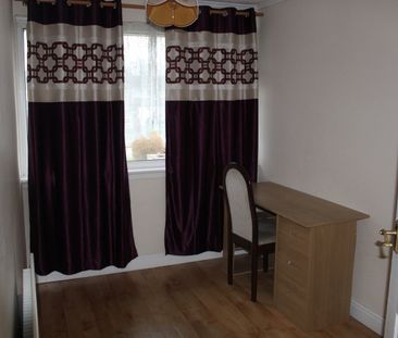 3 Bed Terraced House, Circuit Lane, RG30 - Photo 5