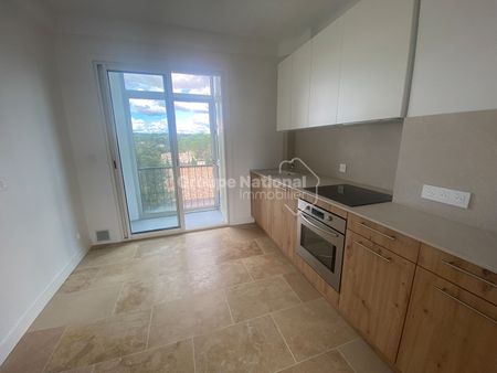 Location Appartement 3 pièces 79m² - Photo 4