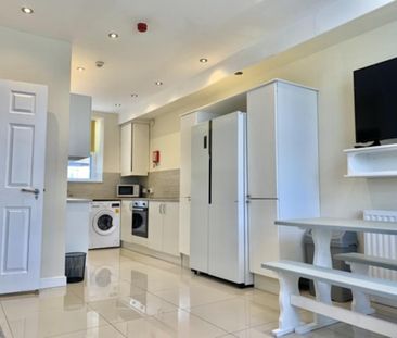 5 bedroom terraced house to rent - Photo 2