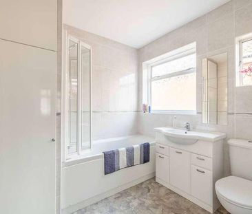 South Avenue, Egham, TW20 - Photo 6