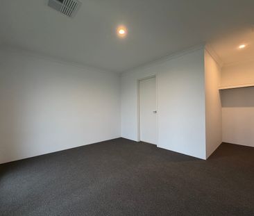 Spacious Family Home! - Photo 4