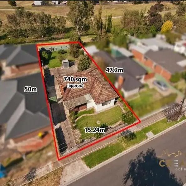 “SPACIOUS FAMILY HOME IN PRIME SUNSHINE LOCATION” - Photo 1