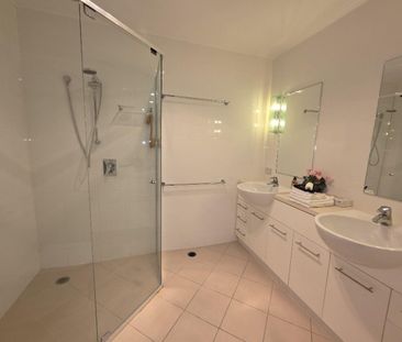 FULLY FURNISHED - PRIME LOCATION - POOL - CARPARK - DUCTED AC - Photo 6