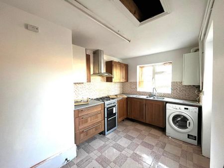 3 bedroom end of terrace house to rent - Photo 4