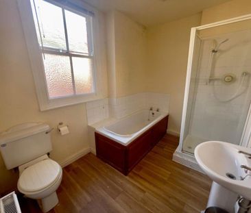 4 bedroom terraced house to rent - Photo 6