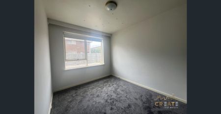CONVENIENT LIVING IN THE HEART OF FOOTSCRAY - Photo 2