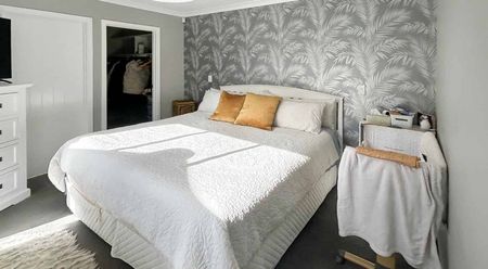 ROSLYN - 3 bedrooms - Photo 2