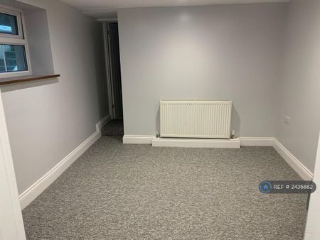 4 bedroom maisonette to rent - Photo 5