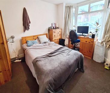 5 bedroom link detached house to rent - Photo 5