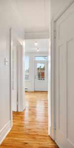 Plateau, petit 4 1/2 de 2 chambres, 1395$ - près de l'avenue Mont-Royal, disponible, coin d'immeuble et dernier étage - Photo 4