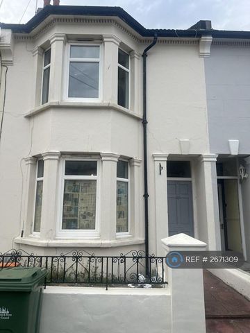 3 bedroom terraced house to rent - Photo 5