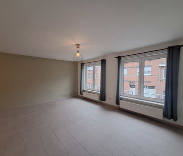 3-slaapkamerappartement met terras en garage op de 1ste verdieping. - Photo 2