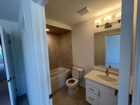 For Lease - 660 Colborne Street Unit# G-35, Brantford, Ontario - Photo 3