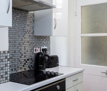 Room in a Shared Flat, Queens Court, W2 - Photo 6