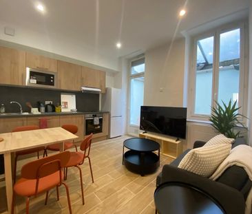 Location Appartement 4 pièces 61m² MARSEILLE 5ème - Photo 1