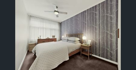 Mid-century character meets modern comfort. Renovated Two-Bedroom Apartment with Courtyard! - Photo 4