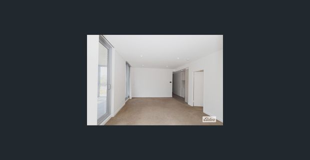 Luxurious Three Bedroom Apartment In In Prime Location - Photo 1