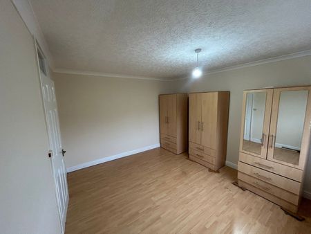 3 Bed End Terrace, Beckhill Chase, LS7 - Photo 5