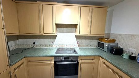 3 bedroom flat to rent - Photo 2