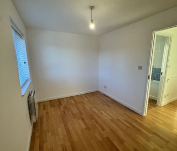 3 bedroom end of terrace house to rent - Photo 2