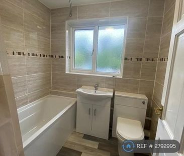 4 bedroom terraced house to rent - Photo 5